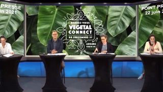 En avant-première, une conférence a annoncé les contours de Végétal Connect. De gauche à droite : Mathilde Favre d’Anne, vice-présidente de Destination Angers, Thierry Browaeys, président de Salon du végétal d’Angers et du BHR, Anne Boussion, adjointe à Destination Angers, et Élodie Hurbin, cheffe de projet. ©Destination Angers